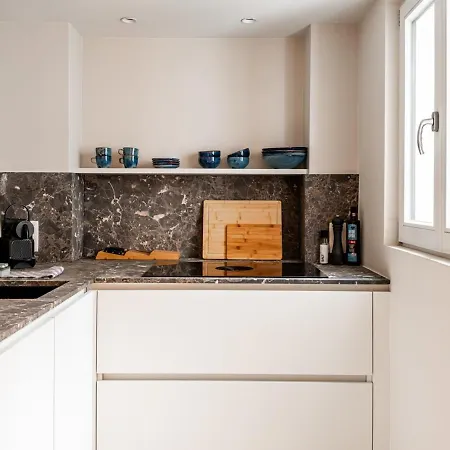 Huswell - Bright With Terrace In Heart Of Apartment *